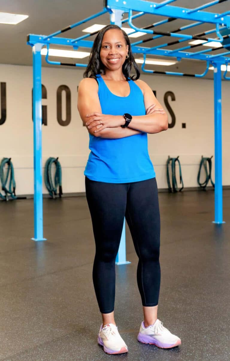 una mujer en un gimnasio